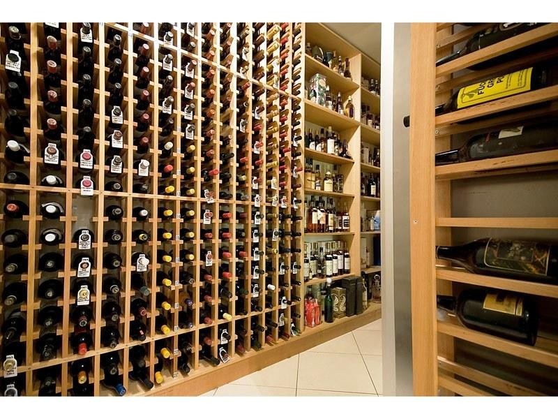 Clear Island Waters QLD 4226