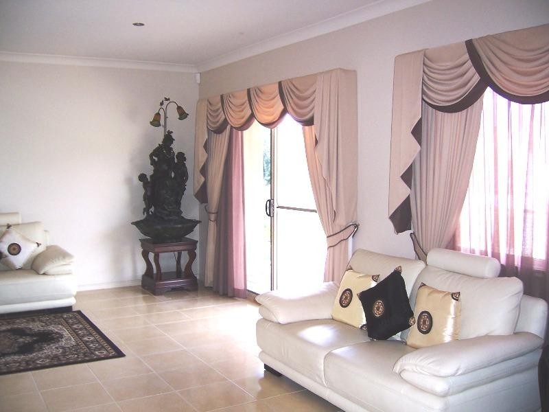 9 Tindari Place, Varsity Lakes QLD 4227