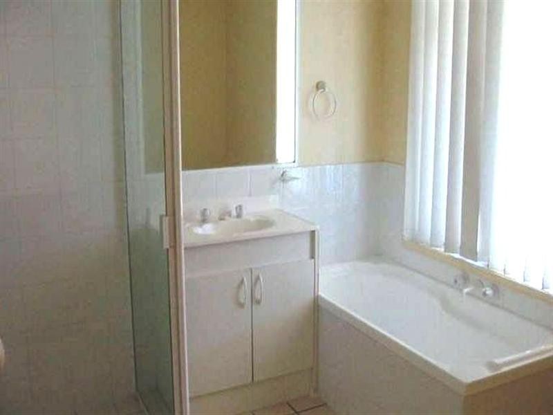 1 Yarraville Street, Robina QLD 4226