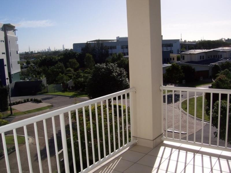 17/1 Riverwalk Avenue, Robina QLD 4226