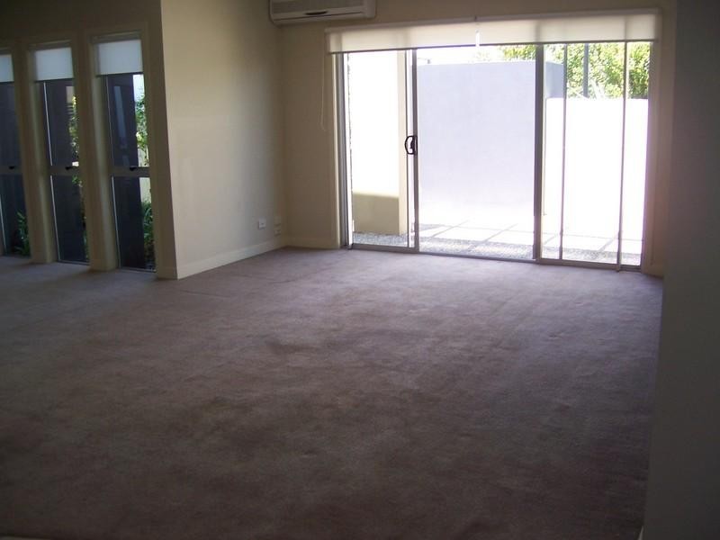 1/1 Valbonne Street, Varsity Lakes QLD 4227