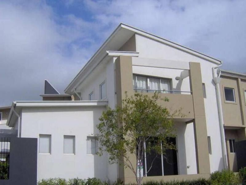 2/10 Valbonne Street, Varsity Lakes QLD 4227