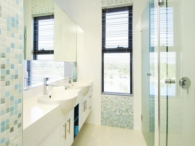 5030 Emerald Islands Drive, Carrara QLD 4211