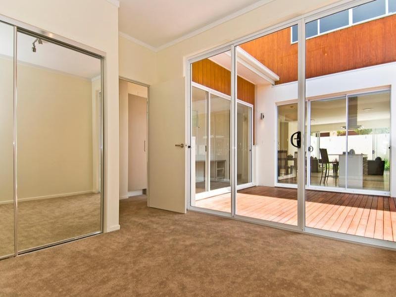 2/15 Andromeda Parade, Robina QLD 4226