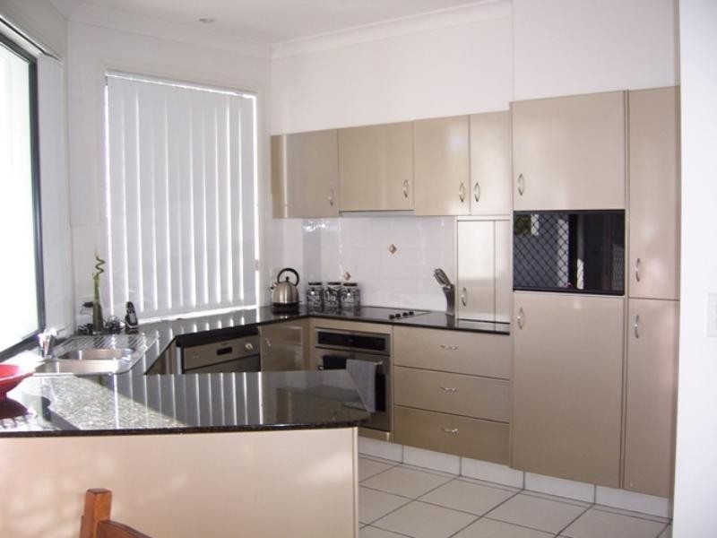 3/2 Blue Ridge Crescent, Varsity Lakes QLD 4227