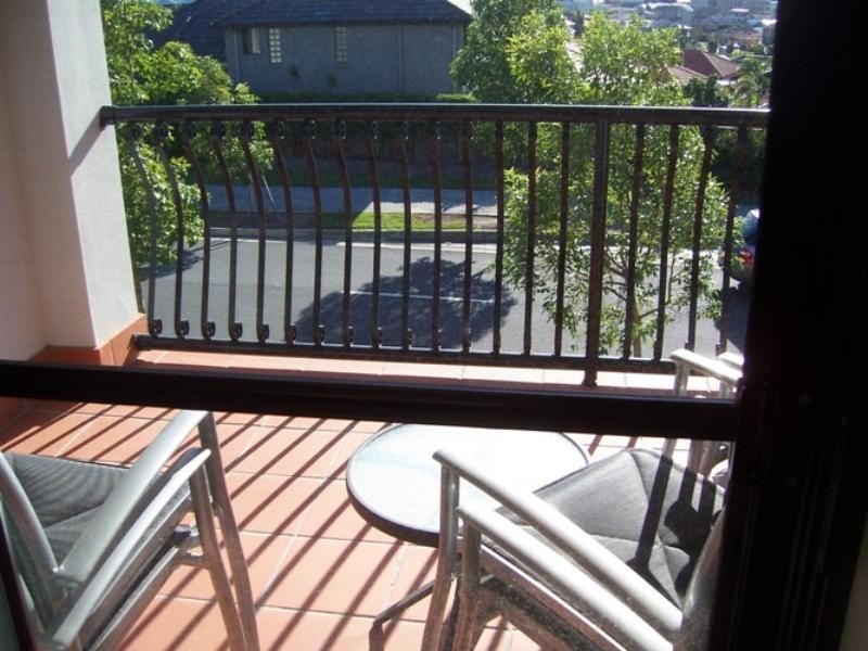 3/2 Blue Ridge Crescent, Varsity Lakes QLD 4227