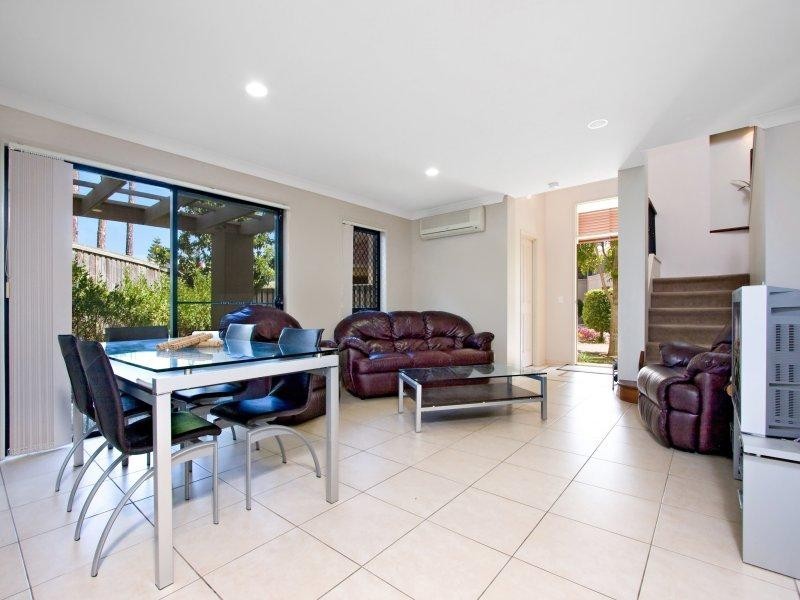 8/1 Pine Valley Drive, Robina QLD 4226