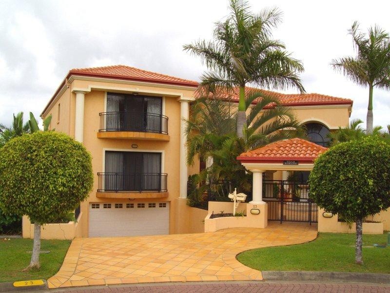 Clear Island Waters QLD 4226