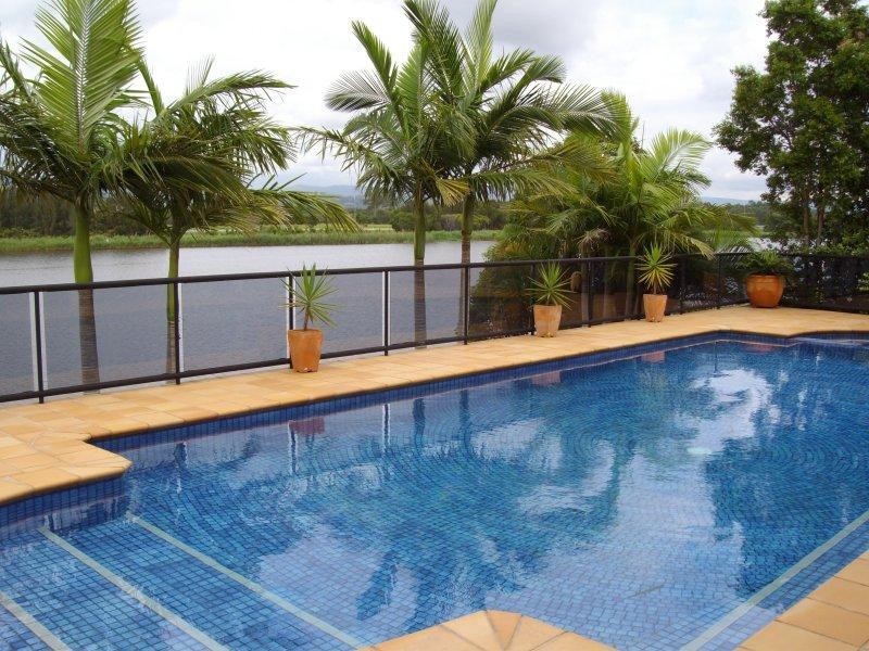 Clear Island Waters QLD 4226