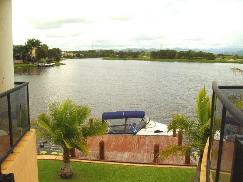 Clear Island Waters QLD 4226