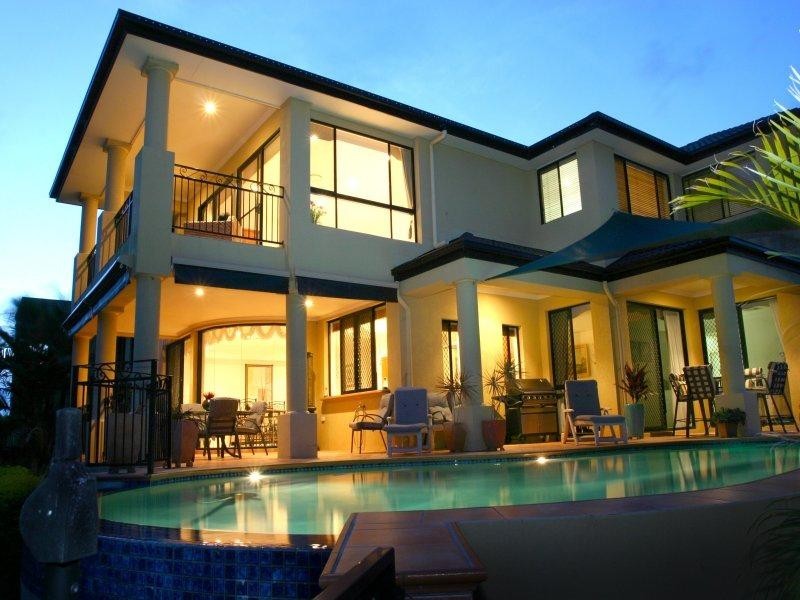 32 Clear Water Bay Drive, Clear Island Waters QLD 4226