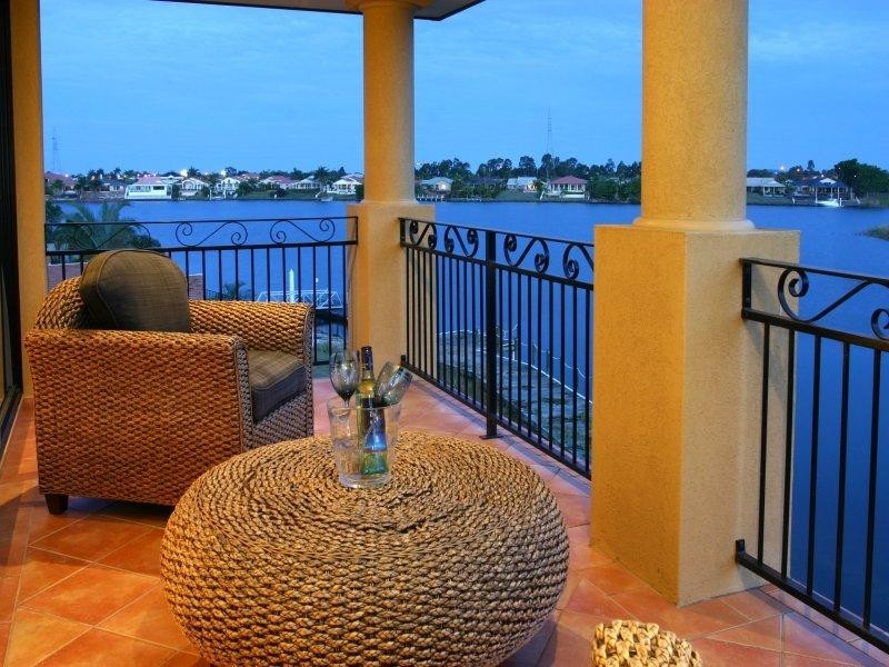 32 Clear Water Bay Drive, Clear Island Waters QLD 4226