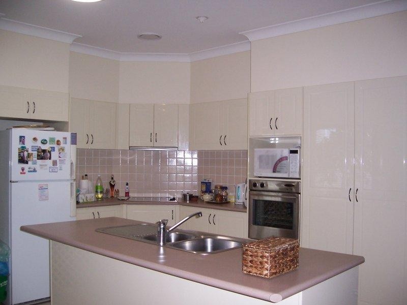 12 Windemere Crescent, Varsity Lakes QLD 4227