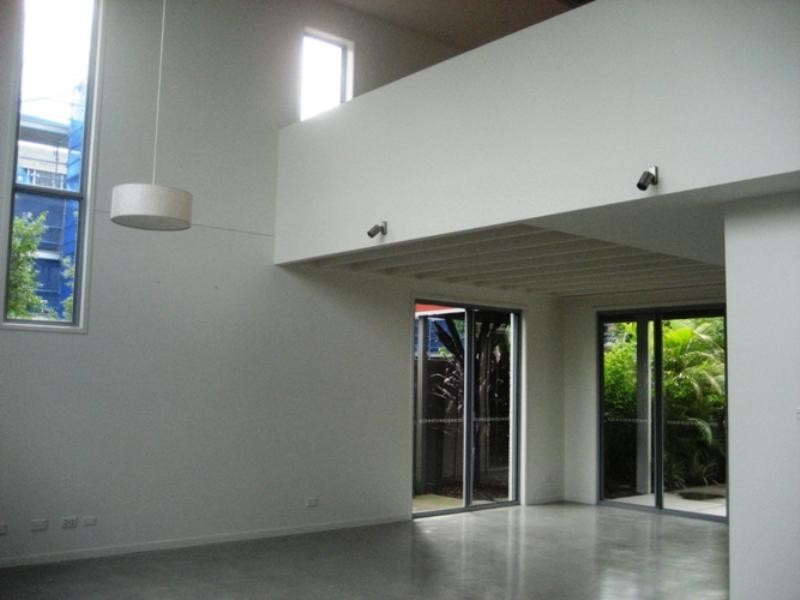 2 Watts Drive, Varsity Lakes QLD 4227