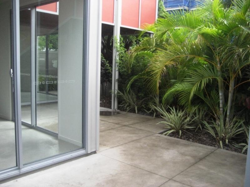2 Watts Drive, Varsity Lakes QLD 4227
