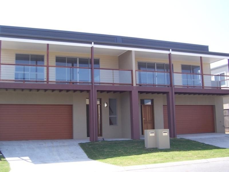 2/8 Mapleton Circuit, Varsity Lakes QLD 4227