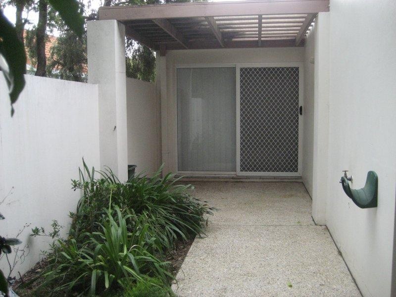 11 Cedarwood Crescent, Robina QLD 4226
