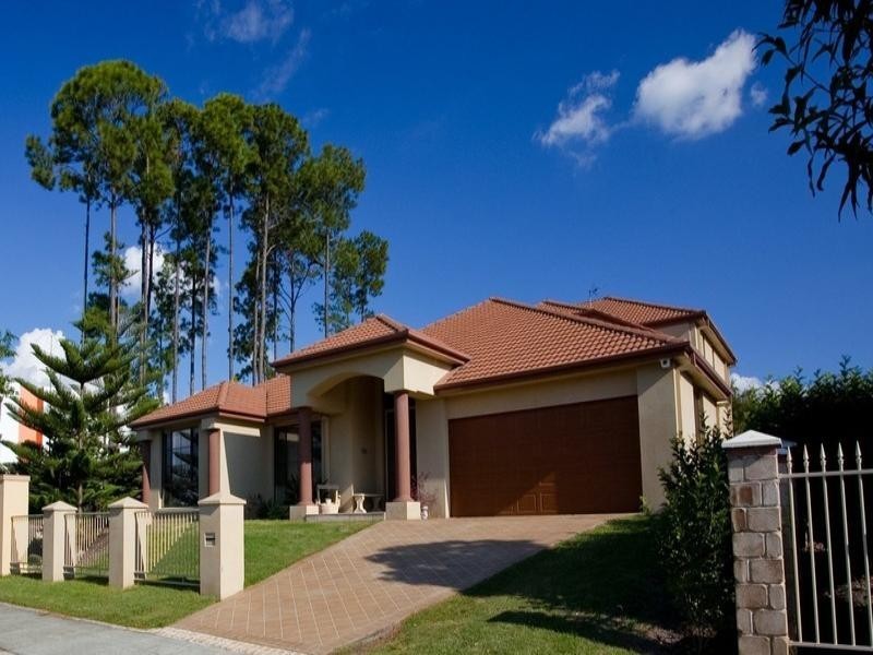 2 Pine Valley Drive, Robina QLD 4226