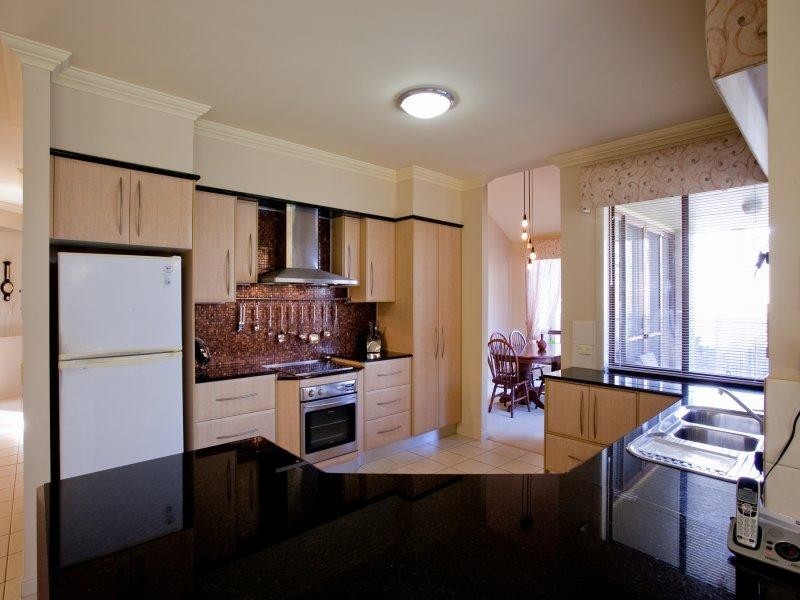 2 Pine Valley Drive, Robina QLD 4226