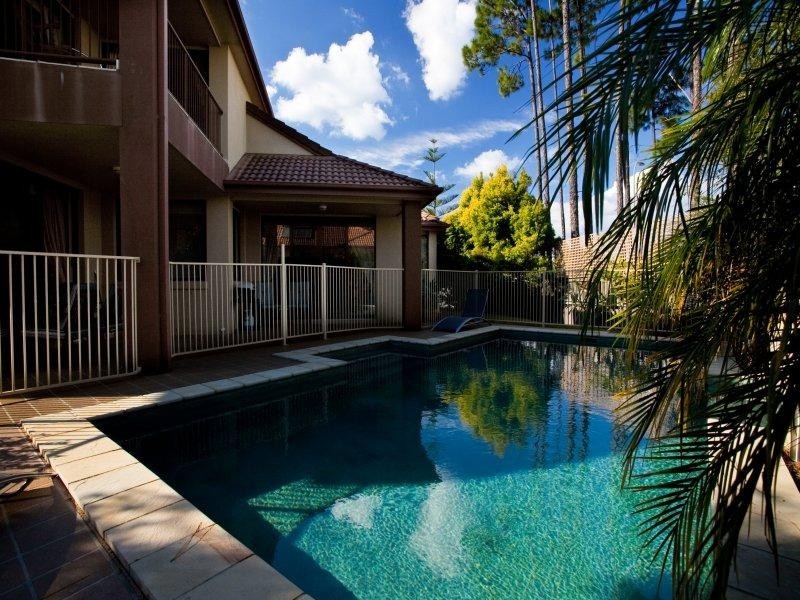 2 Pine Valley Drive, Robina QLD 4226