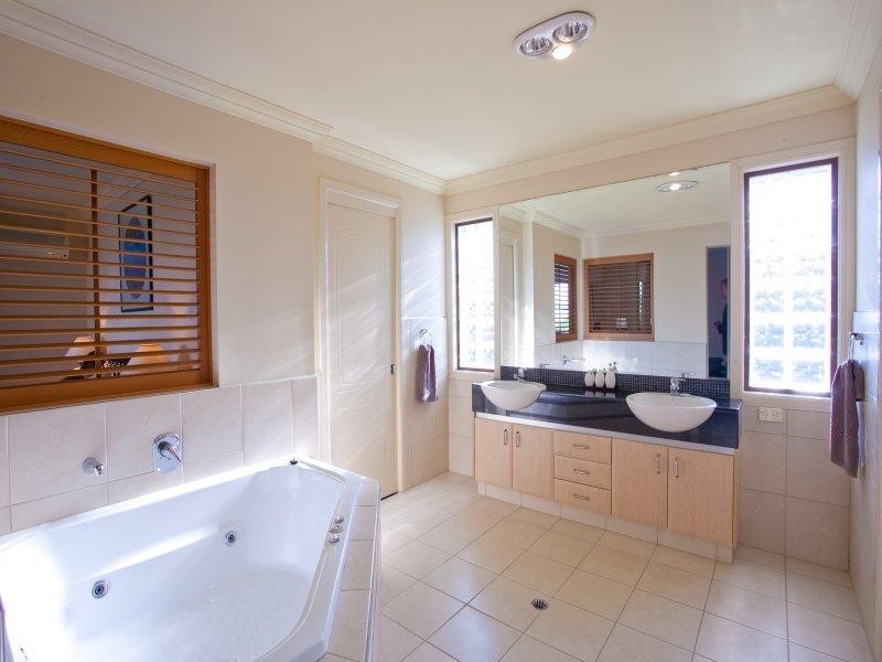 2 Pine Valley Drive, Robina QLD 4226