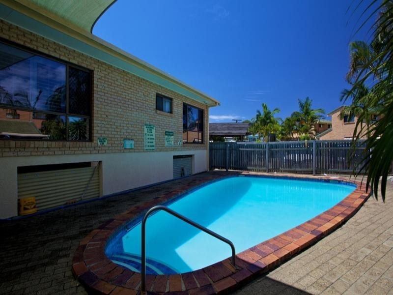 30 Sportsman Avenue, Mermaid Waters QLD 4218