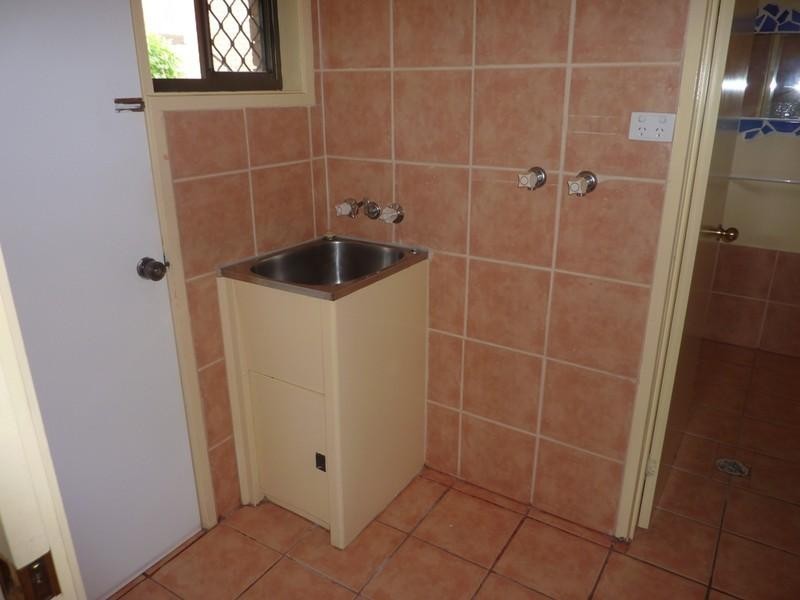 30 Sportsman Avenue, Mermaid Waters QLD 4218