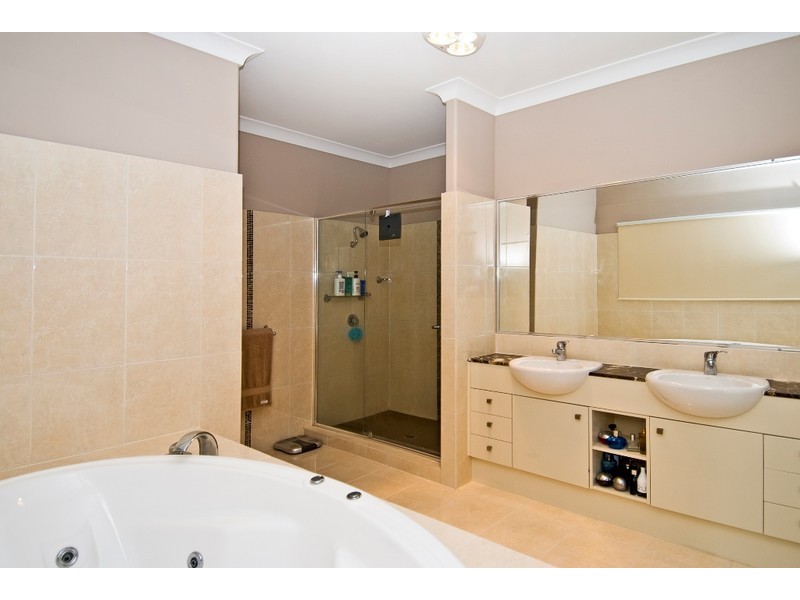 7 Auriga Court, Robina QLD 4226