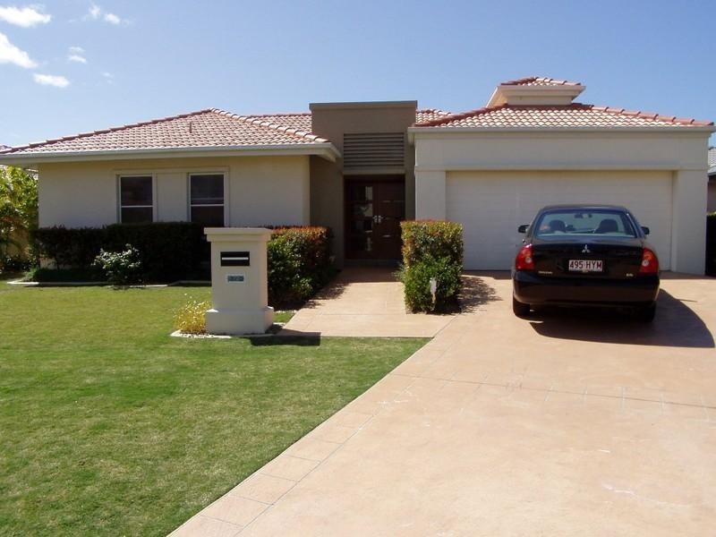 2040 Carlton Drive, Hope Island QLD 4212