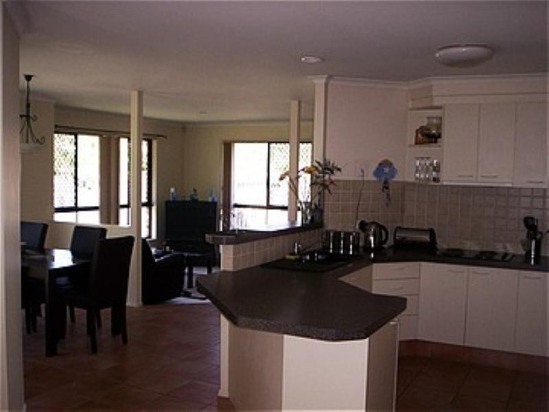 8 Errol Flynn Court, Parkwood QLD 4214