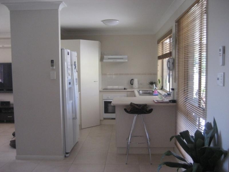 7 Pineneedle Court, Pacific Pines QLD 4211