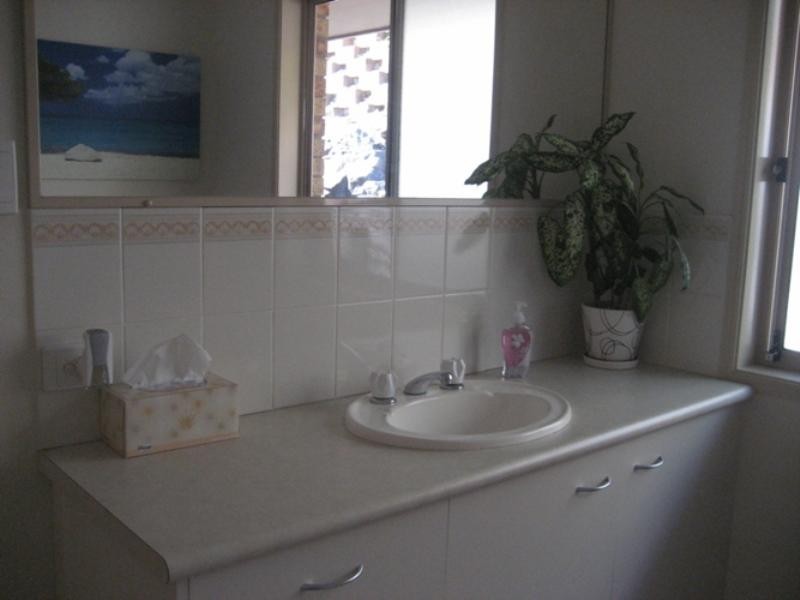 7 Pineneedle Court, Pacific Pines QLD 4211