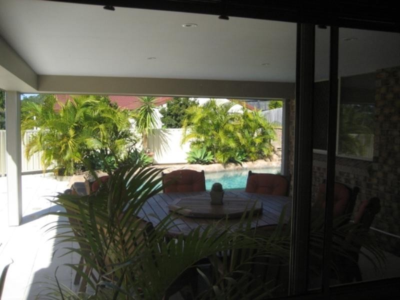 7 Pineneedle Court, Pacific Pines QLD 4211