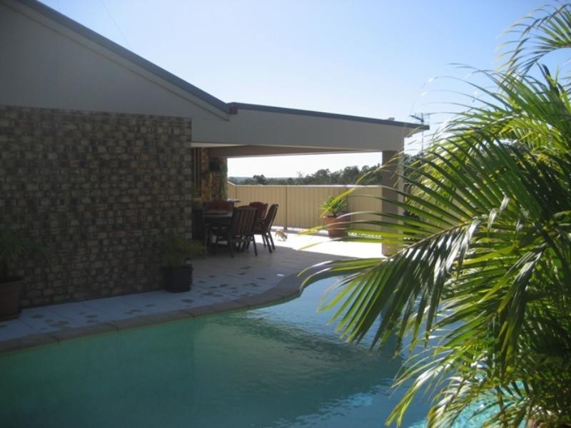 7 Pineneedle Court, Pacific Pines QLD 4211