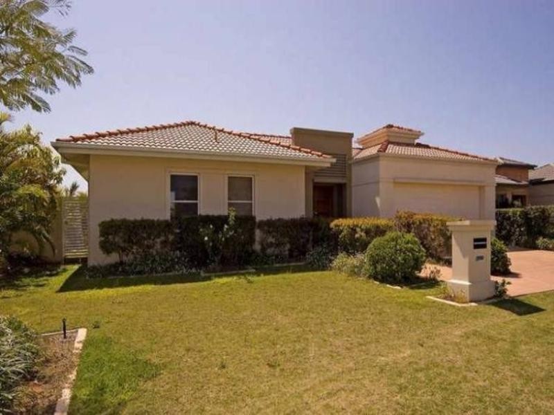 2040 Carlton Drive, Hope Island QLD 4212