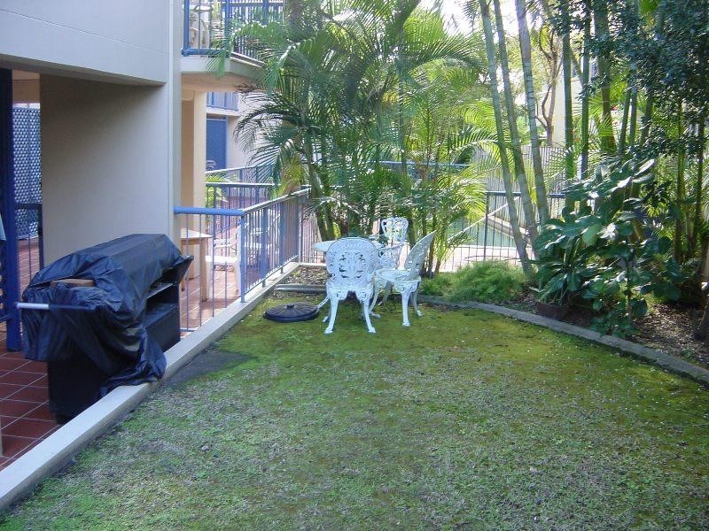 13/4 Adori Street, Chevron Island QLD 4217