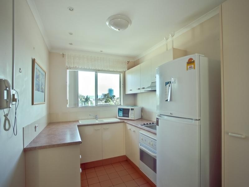 13/4 Adori Street, Chevron Island QLD 4217