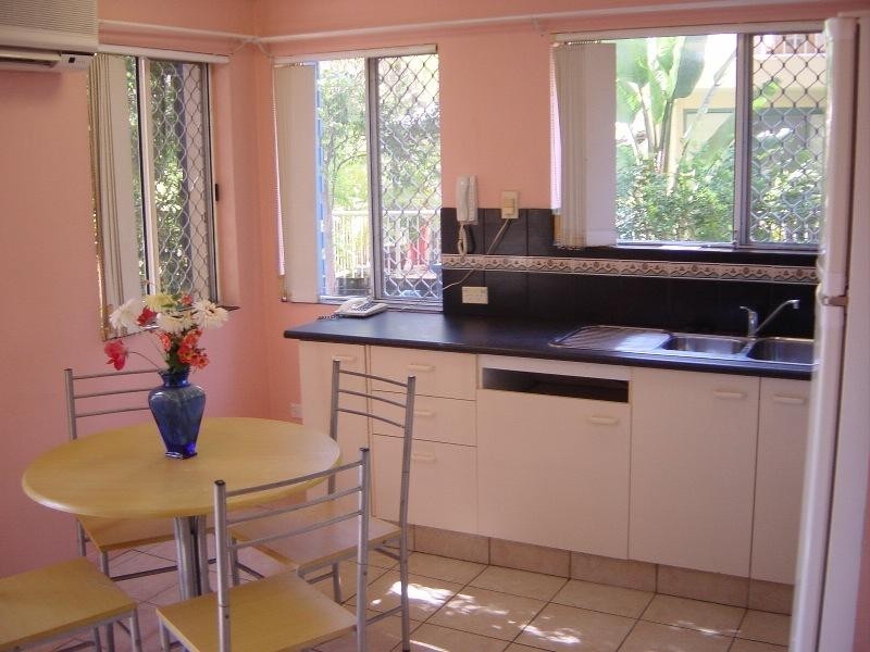 13/4 Adori Street, Chevron Island QLD 4217