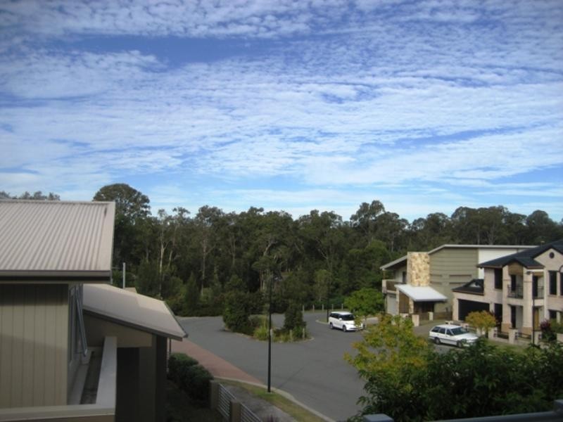 2/61 Azzura Drive, Varsity Lakes QLD 4227