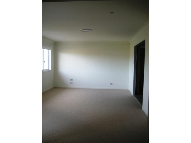 2/61 Azzura Drive, Varsity Lakes QLD 4227