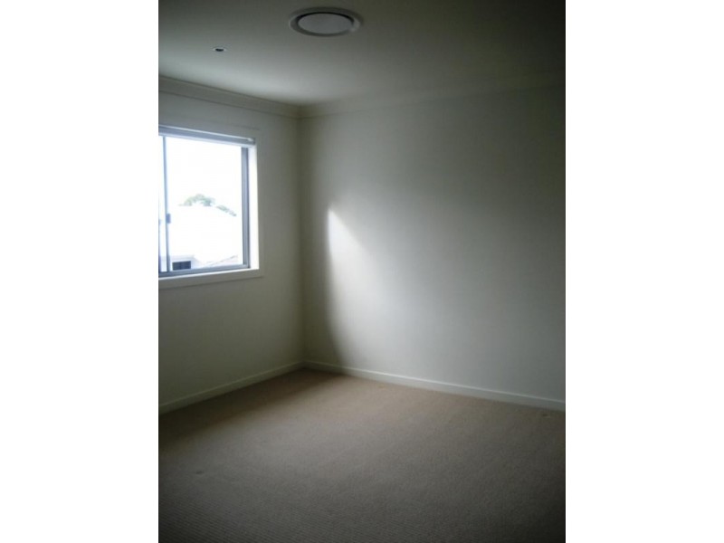 2/61 Azzura Drive, Varsity Lakes QLD 4227