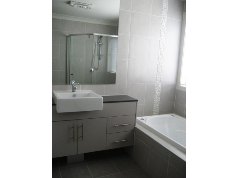 2/61 Azzura Drive, Varsity Lakes QLD 4227