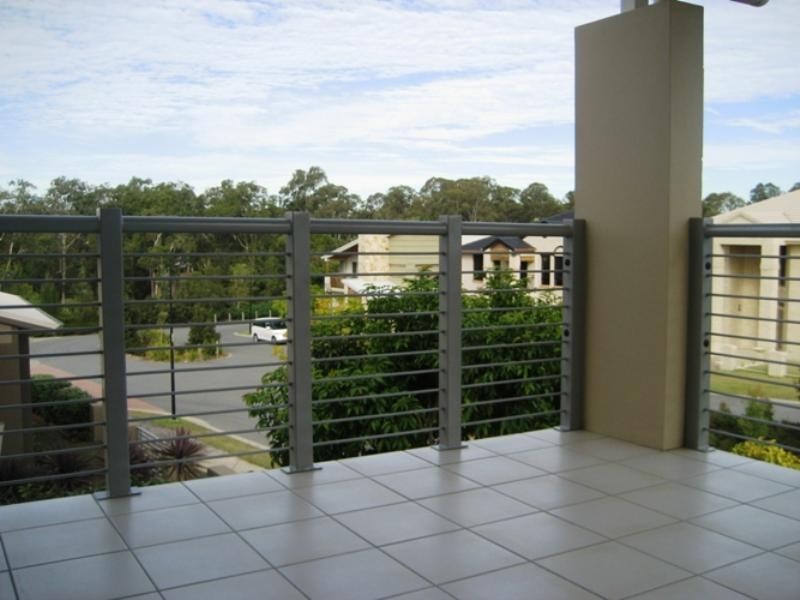 2/61 Azzura Drive, Varsity Lakes QLD 4227