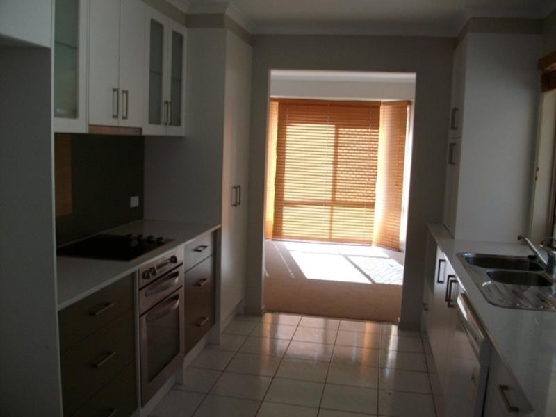 12 Parkdale Court, Robina QLD 4226