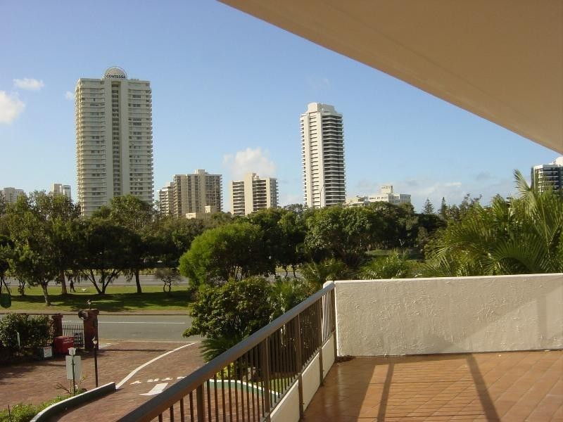 6/18 Commodore Drive, Surfers Paradise QLD 4217