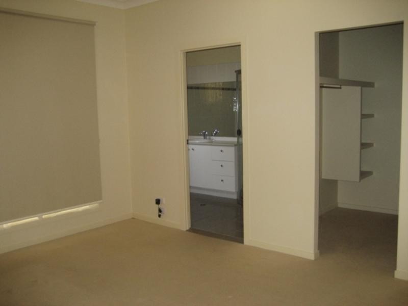 15 Pinevalley Drive, Varsity Lakes QLD 4227