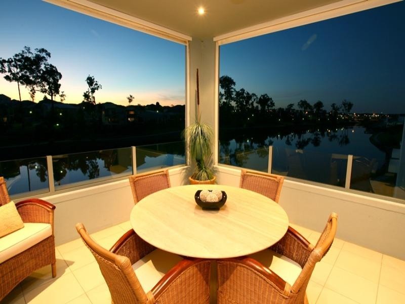 1/12 Port Peyra Crescent, Varsity Lakes QLD 4227