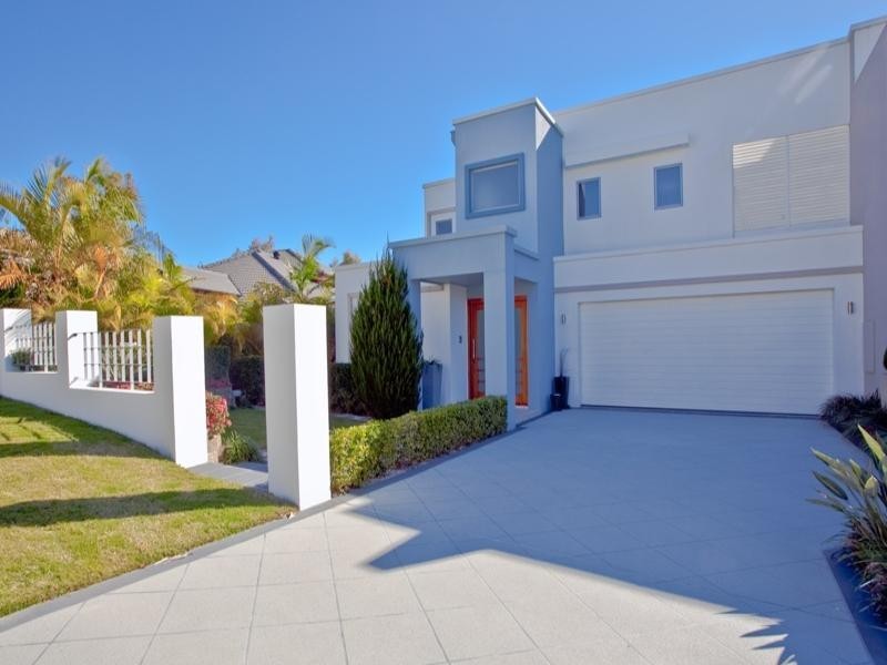 1/12 Port Peyra Crescent, Varsity Lakes QLD 4227