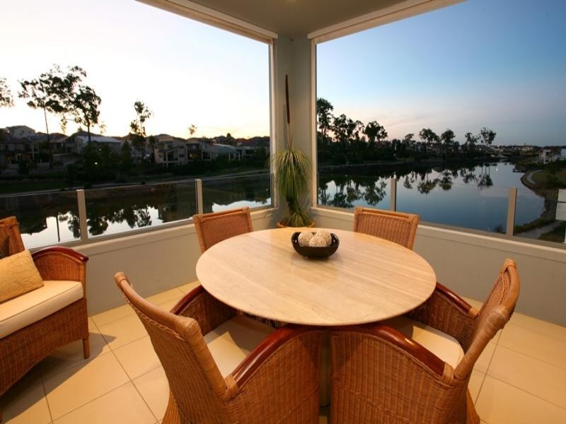 1/12 Port Peyra Crescent, Varsity Lakes QLD 4227