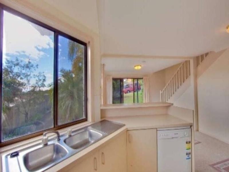 2/9 Daisy Street, Elanora QLD 4221